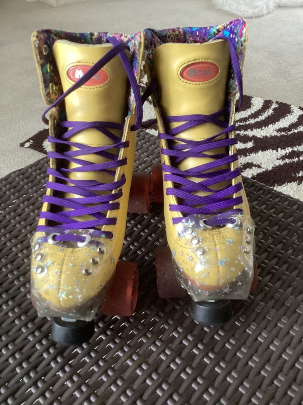Moxie Beach Bunny Roller Skates